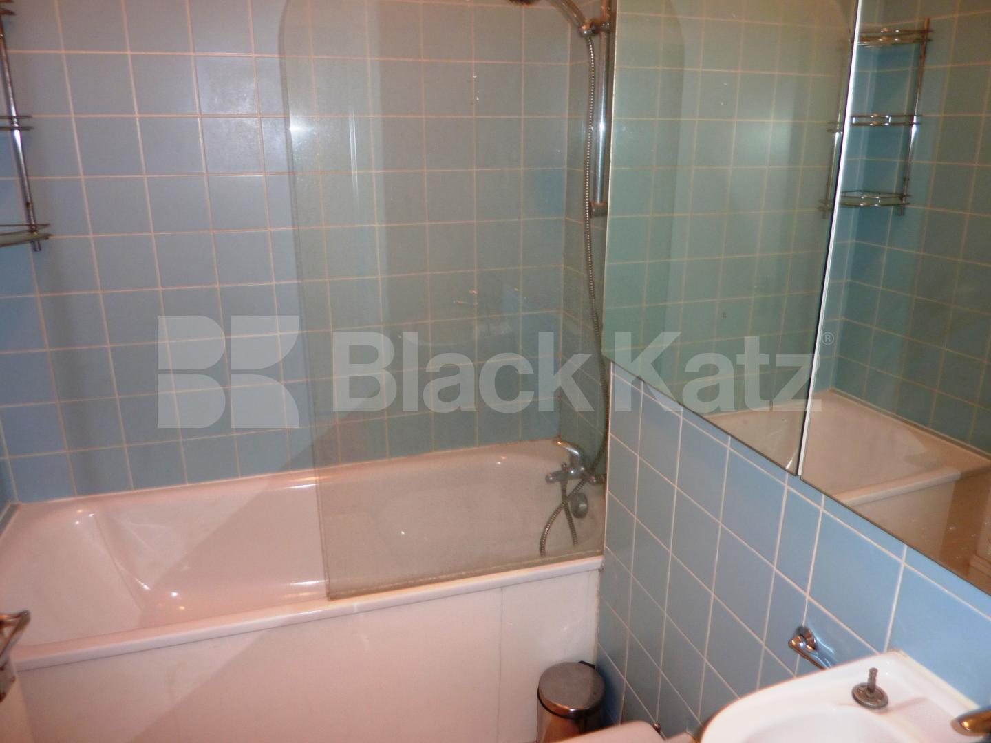 			FANTASTIC ONE BED!, 1 Bedroom, 1 bath, 1 reception Flat			 Ladbroke Grove, LADBROKE GROVE